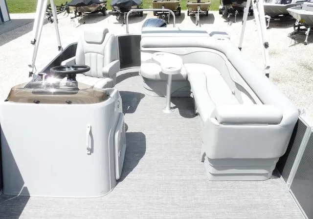 Slide: The Image of Bennington 23SL Tritoon 2024 - 8