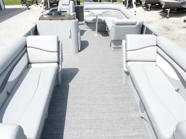 Slide: The Image of Bennington 23SL Tritoon 2024 - 9