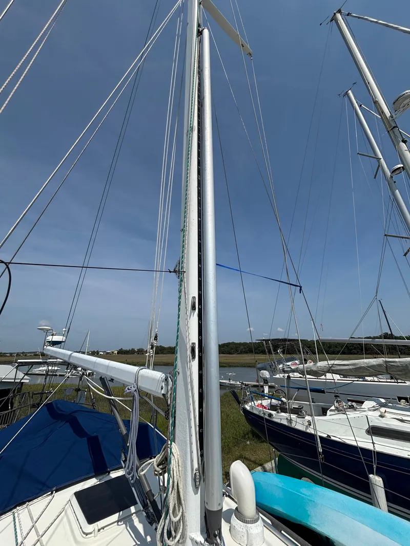 Slide: The Image of Sailboat mast of 1995 Pacific Seacraft Crealock 37 under clear blue sky. - 9