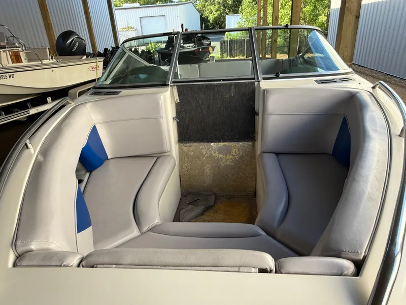 Slide: The Image of 1994 MasterCraft MARISTAR 225 VRS boat interior with gray and blue seating. - 5