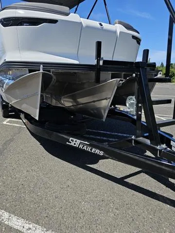Slide: The Image of Manitou 20' CRUISE Max Deck 150hp Stealth Motor 2025 - 3