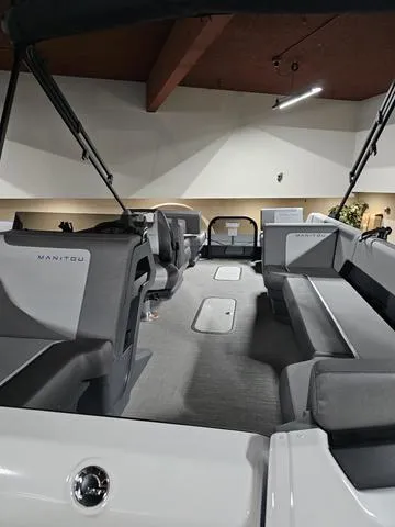 Slide: The Image of Manitou 20' CRUISE Max Deck 150hp Stealth Motor 2025 - 8