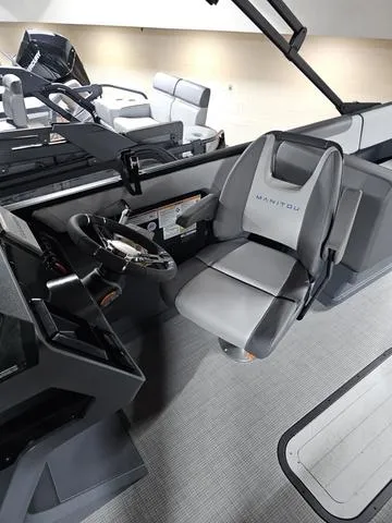 Slide: The Image of Manitou 20' CRUISE Max Deck 150hp Stealth Motor 2025 - 9