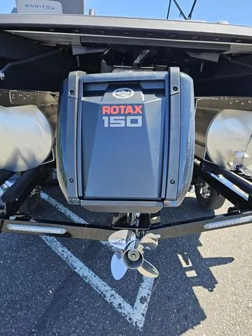 Slide: The Image of 2025 Manitou 20' Cruise Bench with 150HP Rotax motor, rear view. - 7