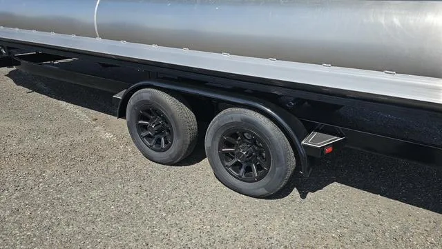 Slide: The Image of Manitou 24' EXPLORE MAX DECK 150HP STEALTH MOTOR SWITCHBAC 2025 - 17