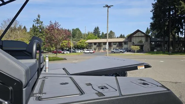 Slide: The Image of Manitou 24' EXPLORE MAX DECK 150HP STEALTH MOTOR SWITCHBAC 2025 - 23