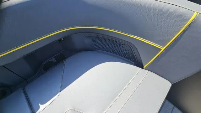 Slide: The Image of Manitou 24' EXPLORE MAX DECK 150HP STEALTH MOTOR SWITCHBAC 2025 - 30