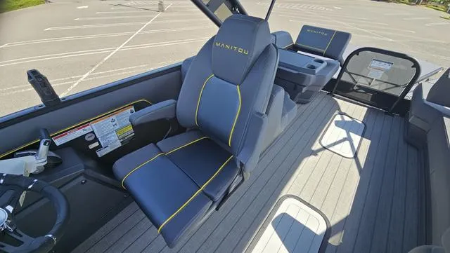 Slide: The Image of Manitou 24' EXPLORE MAX DECK 150HP STEALTH MOTOR SWITCHBAC 2025 - 37