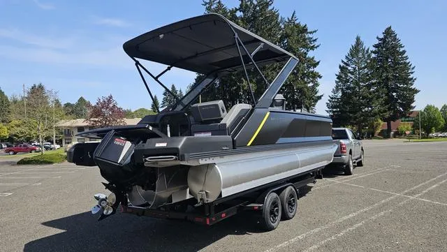 Slide: The Image of Manitou 24' EXPLORE MAX DECK 150HP STEALTH MOTOR SWITCHBAC 2025 - 4