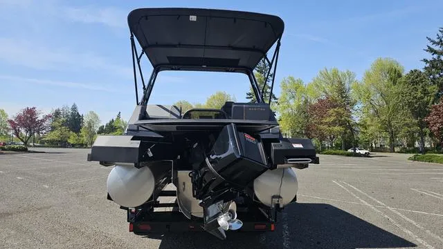 Slide: The Image of Manitou 24' EXPLORE MAX DECK 150HP STEALTH MOTOR SWITCHBAC 2025 - 5