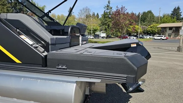 Slide: The Image of Manitou 24' EXPLORE MAX DECK 150HP STEALTH MOTOR SWITCHBAC 2025 - 7