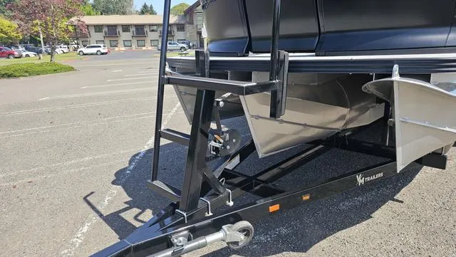 Slide: The Image of Manitou 24' EXPLORE MAX DECK 150HP STEALTH MOTOR SWITCHBAC 2025 - 8