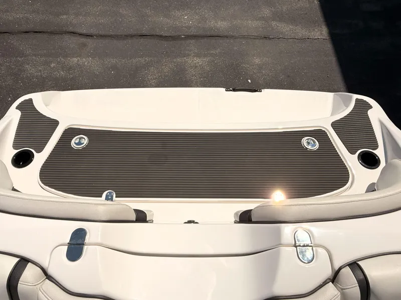 Slide: The Image of 2016 Yamaha Boats SX190 swim platform with seating and cup holders. - 19