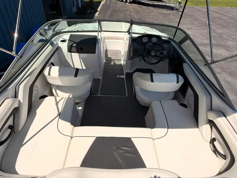 Slide: The Image of 2016 Yamaha Boats SX190 interior with seating and dashboard view. - 20