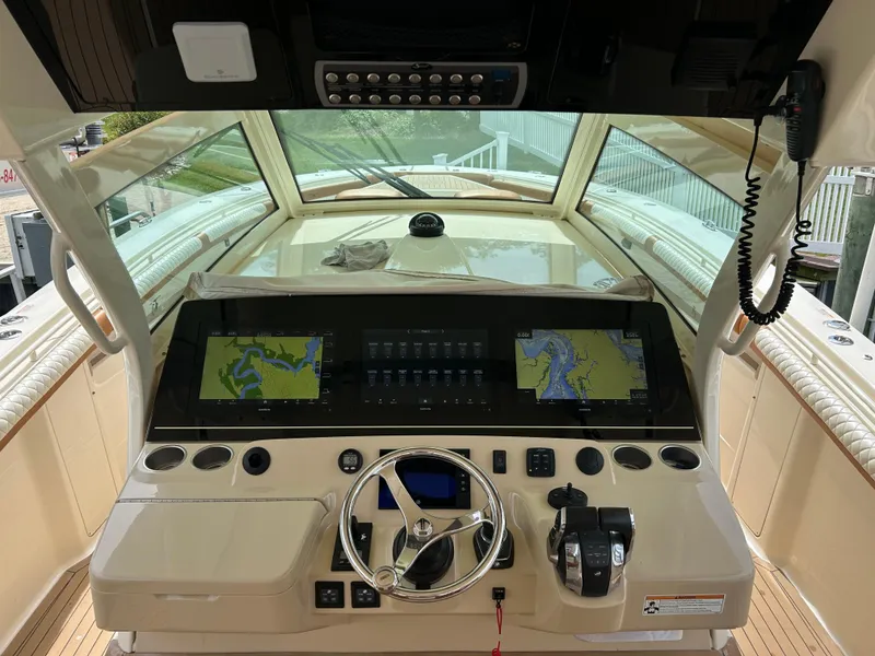 Slide: The Image of Scout 420 LXF 2017 - 4