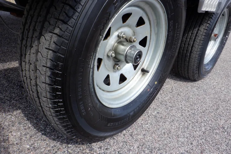 Slide: The Image of Scratches on blue 2014 Monterey 196MS boat hull with cleaning tool. - 28