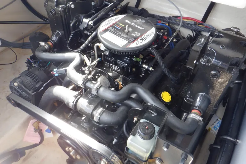 Slide: The Image of 2014 Monterey 196MS boat interior with battery and blue cover. - 39