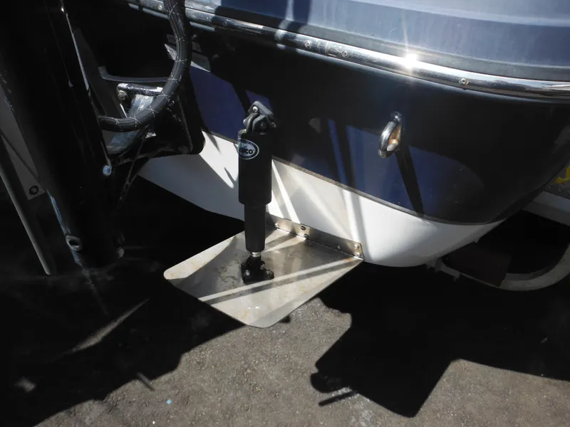 Slide: The Image of 2011 Ranger 2410 Bay Ranger boat stern with trim tab and hydraulic system. - 14