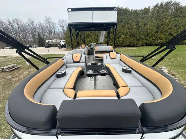 Slide: The Image of Tahoe 2785 Funship Entertainer 2025 - 10