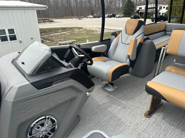 Slide: The Image of Tahoe 2785 Funship Entertainer 2025 - 11