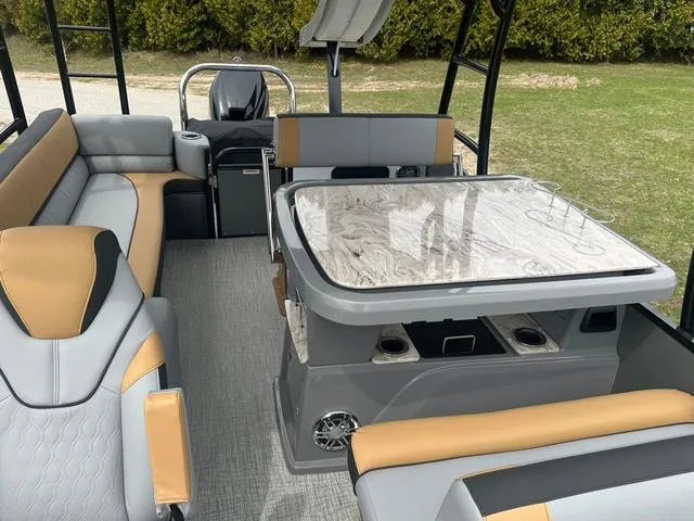 Slide: The Image of Tahoe 2785 Funship Entertainer 2025 - 17