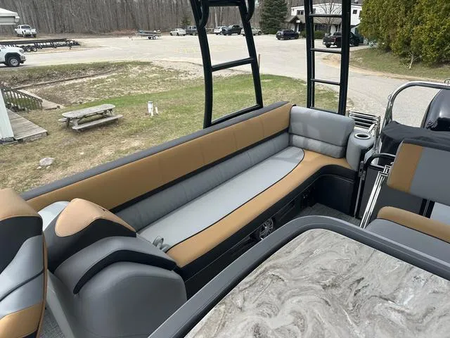 Slide: The Image of Tahoe 2785 Funship Entertainer 2025 - 18