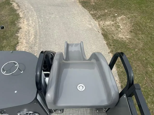 Slide: The Image of Tahoe 2785 Funship Entertainer 2025 - 27