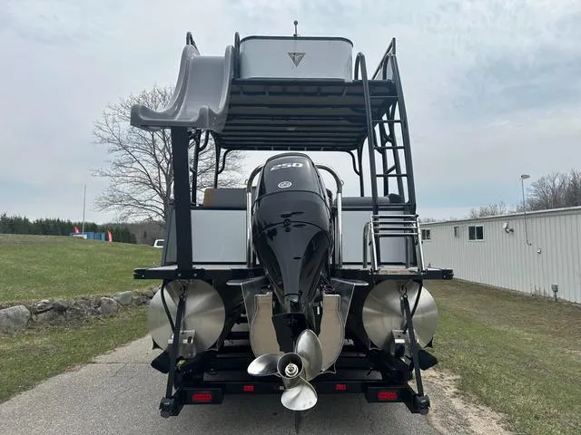 Slide: The Image of Tahoe 2785 Funship Entertainer 2025 - 6