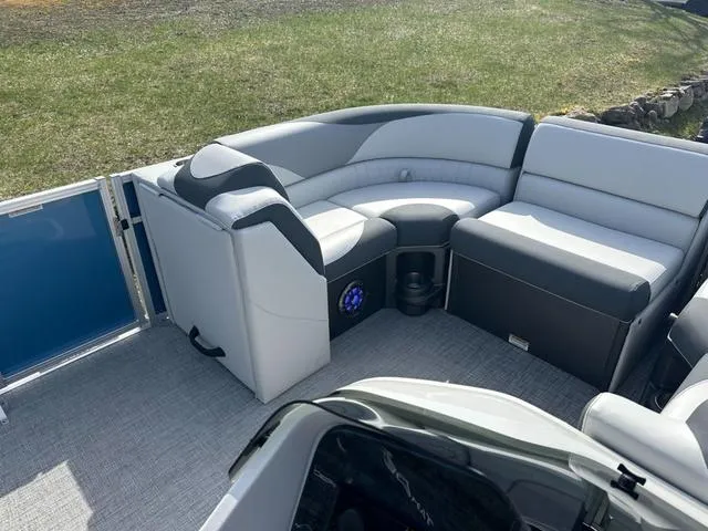 Slide: The Image of Tahoe 2185 LTZ Quad Lounger 2025 - 11