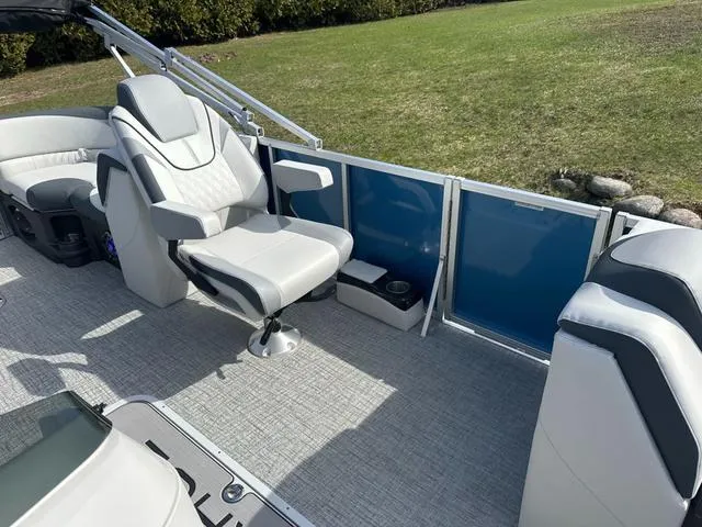 Slide: The Image of Tahoe 2185 LTZ Quad Lounger 2025 - 15