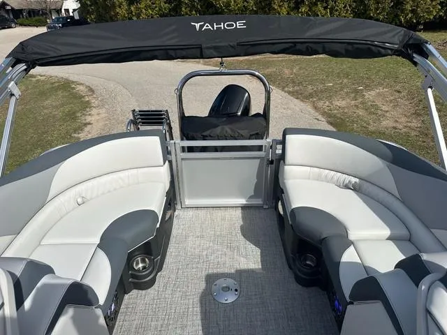 Slide: The Image of Tahoe 2185 LTZ Quad Lounger 2025 - 16
