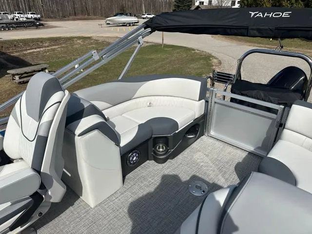 Slide: The Image of Tahoe 2185 LTZ Quad Lounger 2025 - 17