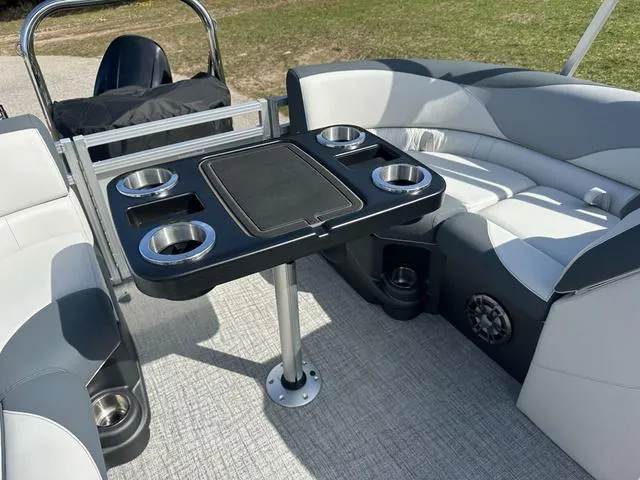 Slide: The Image of Tahoe 2185 LTZ Quad Lounger 2025 - 18