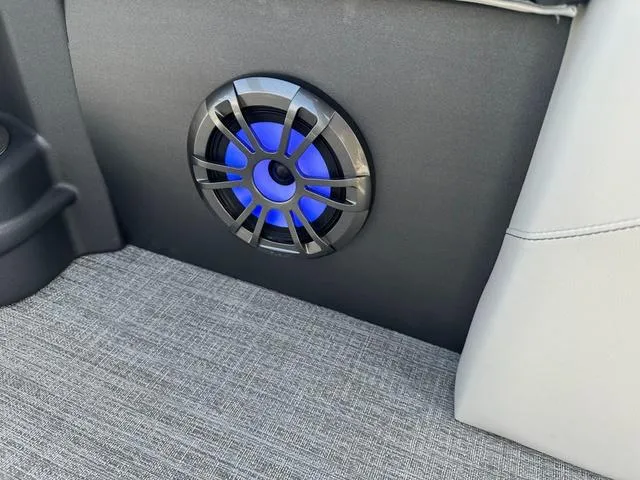 Slide: The Image of Tahoe 2185 LTZ Quad Lounger 2025 - 27