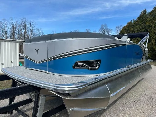 Slide: The Image of Tahoe 2185 LTZ Quad Lounger 2025 - 3