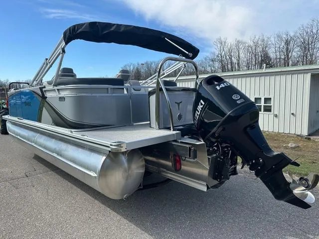 Slide: The Image of Tahoe 2185 LTZ Quad Lounger 2025 - 5