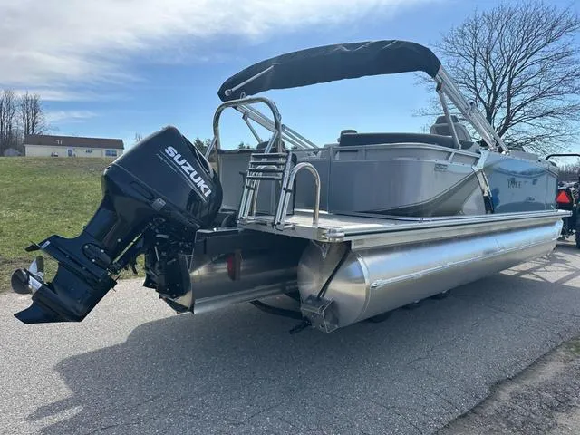 Slide: The Image of Tahoe 2185 LTZ Quad Lounger 2025 - 8