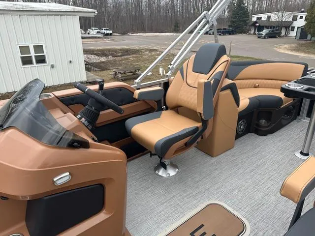 Slide: The Image of Tahoe 2185 LTZ Quad Lounger 2025 - 13