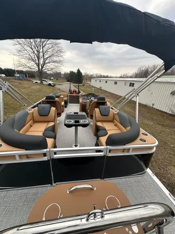 Slide: The Image of Tahoe 2185 LTZ Quad Lounger 2025 - 18