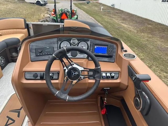 Slide: The Image of Tahoe 2185 LTZ Quad Lounger 2025 - 19