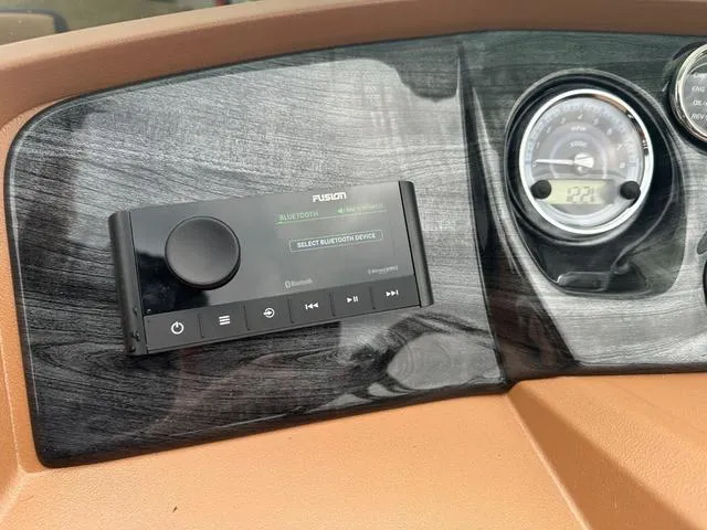 Slide: The Image of Tahoe 2185 LTZ Quad Lounger 2025 - 20