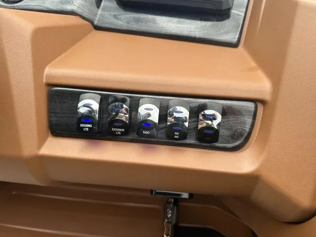 Slide: The Image of Tahoe 2185 LTZ Quad Lounger 2025 - 23