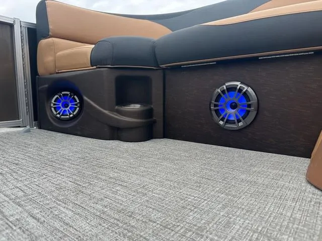 Slide: The Image of Tahoe 2185 LTZ Quad Lounger 2025 - 24