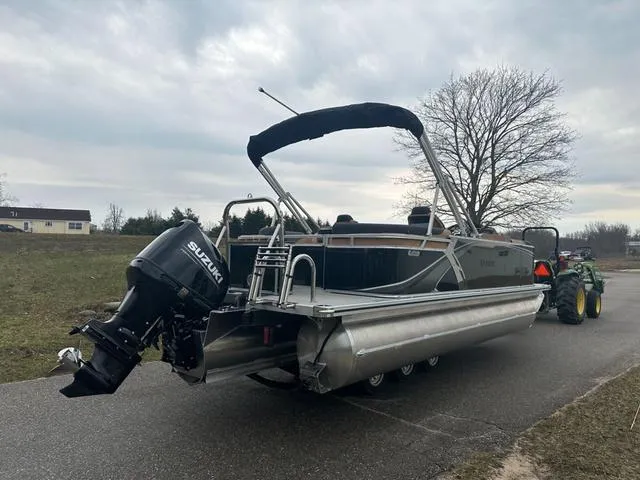 Slide: The Image of Tahoe 2185 LTZ Quad Lounger 2025 - 4