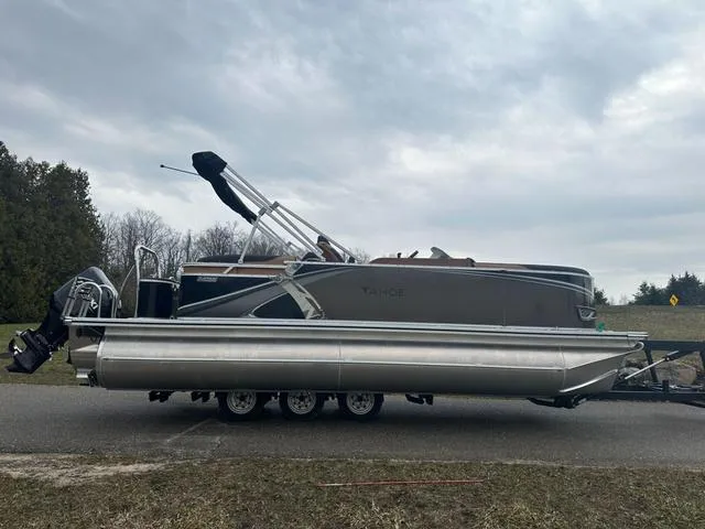 Slide: The Image of Tahoe 2185 LTZ Quad Lounger 2025 - 5