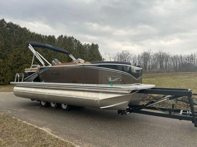 Slide: The Image of Tahoe 2185 LTZ Quad Lounger 2025 - 6