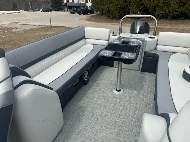 Slide: The Image of Tahoe 2585 Cascade QL 2025 - 16