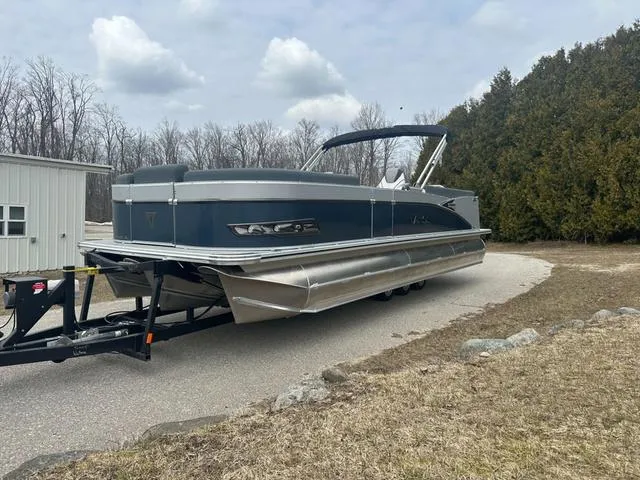 Slide: The Image of Tahoe 2585 Cascade QL 2025 - 3