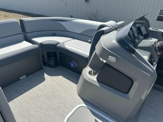 Slide: The Image of Tahoe 2185 LTZ Quad Lounger 2025 - 11