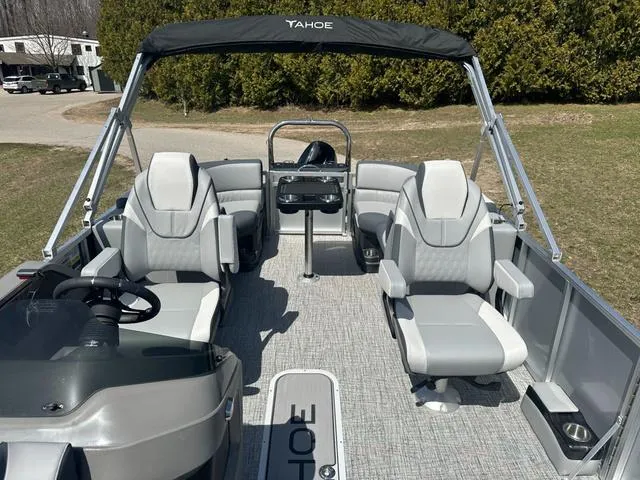 Slide: The Image of Tahoe 2185 LTZ Quad Lounger 2025 - 12